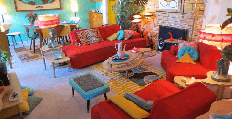 sala con colores llamativos