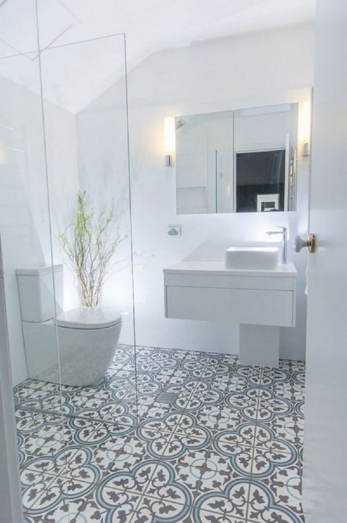 elementos de un baño pequeño