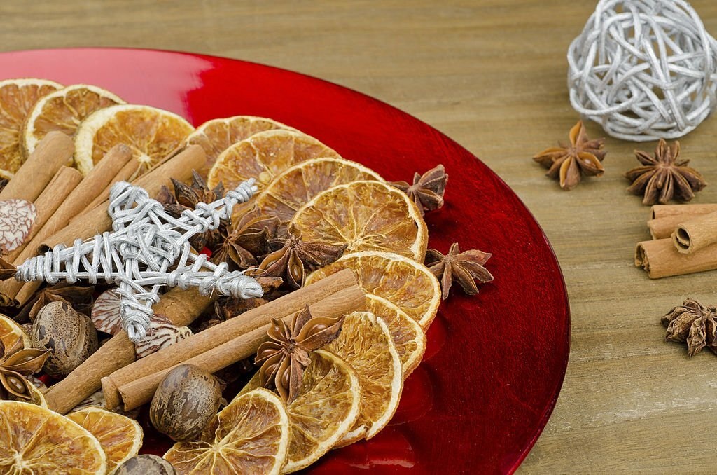 Centros de mesa con naranjas deshidratadas